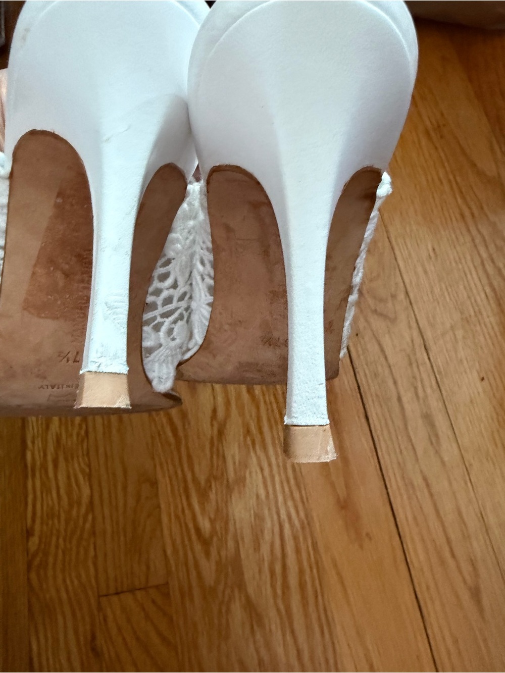 Manolo Blahnik White Lace Eyelet Toe-Loop Slide Sandals - Picture 6 of 6